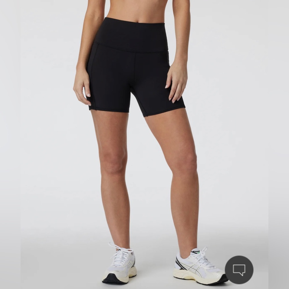 Vuori studio pocket shorts